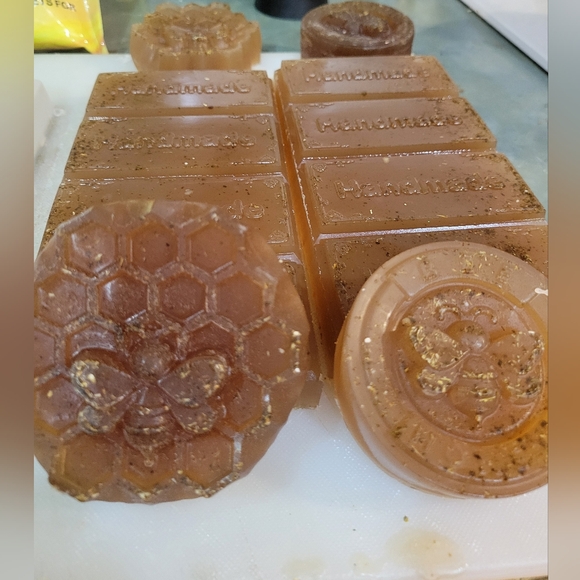 Wildcrafted-Botanical- Roman Chamomile• Honey•Vanilla Bean Soap- 5pc Spa Basket - Picture 5 of 6